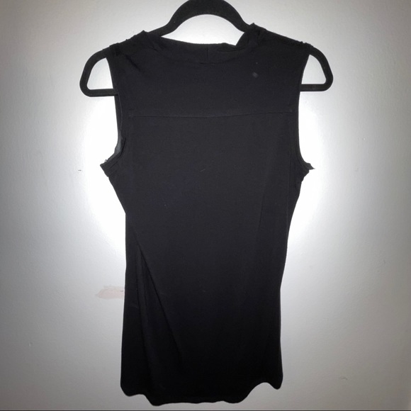 Black sleeveless blouse - Picture 3 of 3